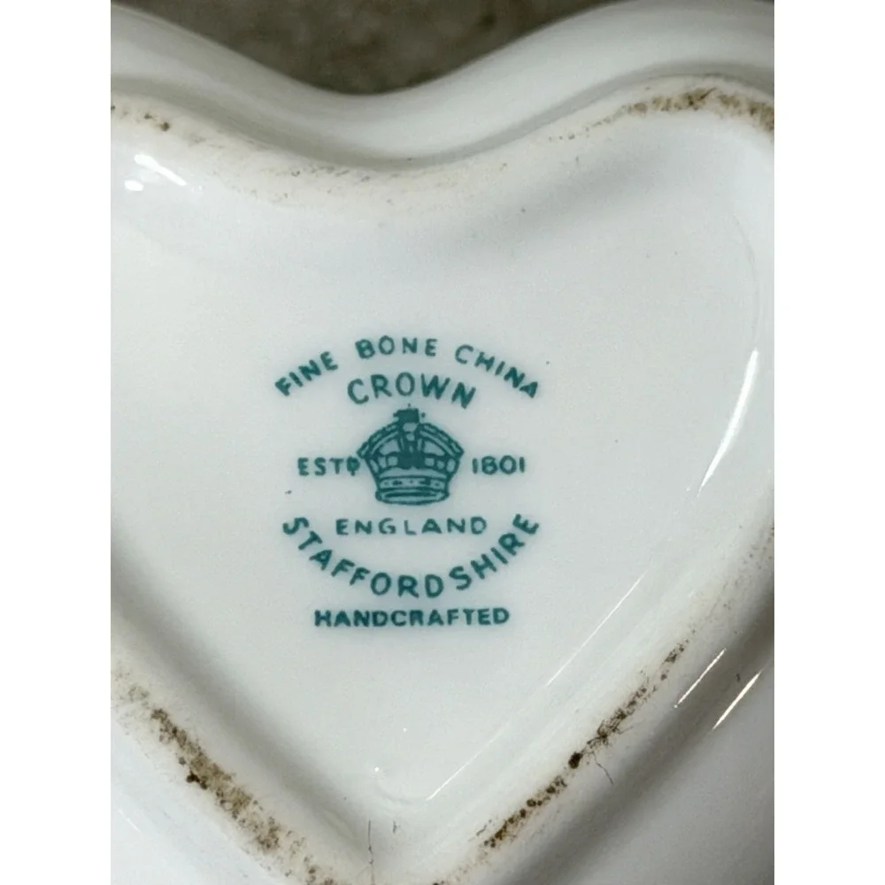 Fine Bone China Crown Staffordshire England Heart Shaped Rose Trinket Box (A3208